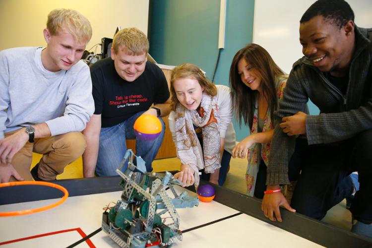 CSIT Basketball playing robot