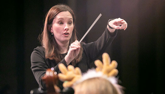 Jeana Peterson conducting