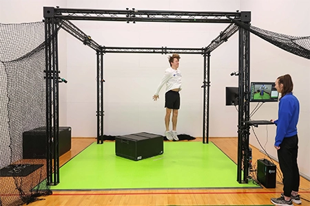 a student jumps while being 3d-scanned