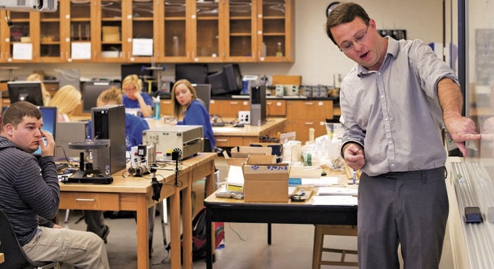 Physics teacher with his class