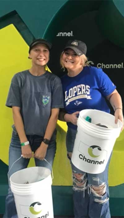 two agribusiness students at husker harvest day