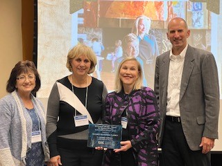 Roxanne Vipond accepts her award