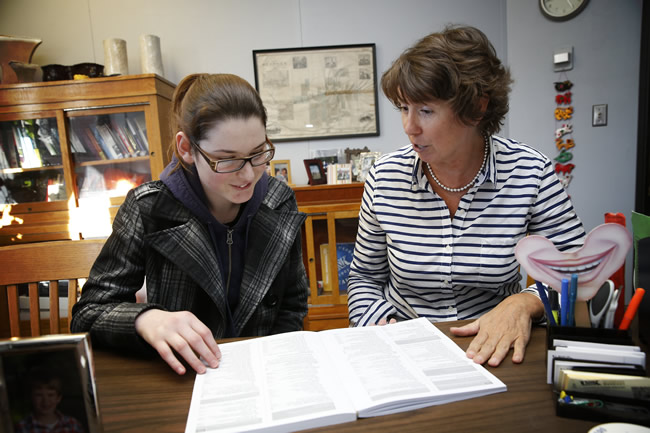 Student being advised by ACS employee