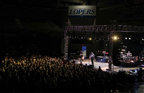 nate smith performs in the health and sports center