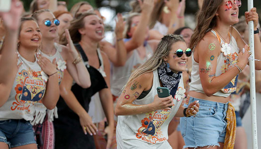 Students cheer during FSL bid day