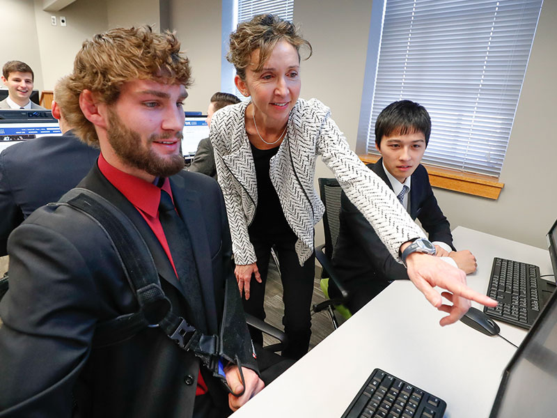 Students and instructor in the finance lab at UNK