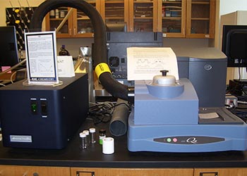 Photo of the DSC: TA Instruments Q20 w/RCS 40